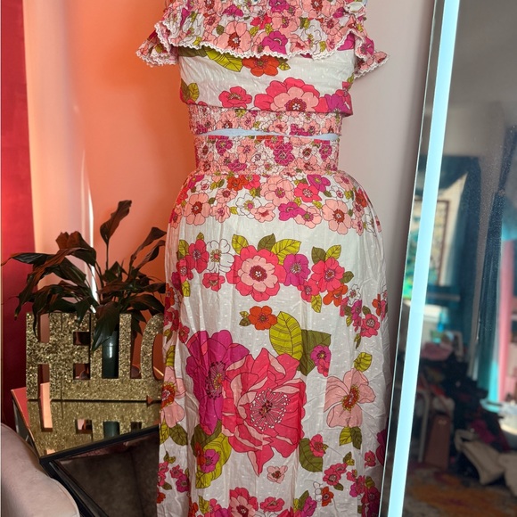 2 Piece Floral Ruffle Set w/ Pockets - Picture 4 of 5